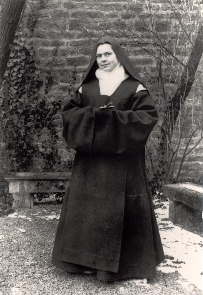 Elisabeth de la trinite portant l habit de carmelite