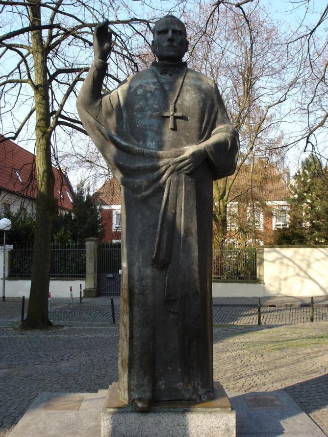 Muenster denkmal clemens august graf von galen