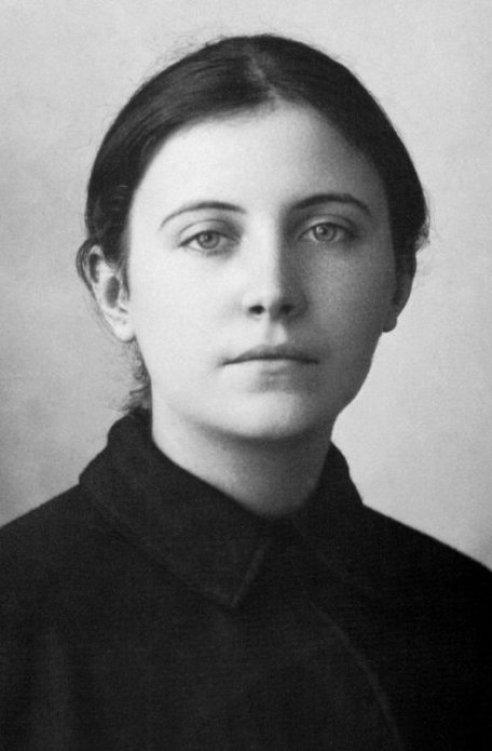 St gemma closeup photo 12